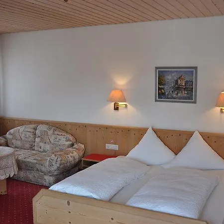 Loewen Arian Hotel 3*